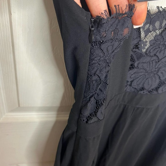 NWT Lulu’s Black Lace V-Neck Tank Top Jump Suit Straight Leg Size Small - Picture 7 of 11